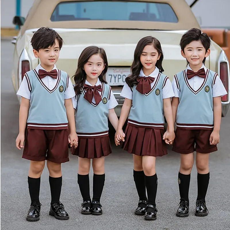 Hướng Dẫn Chụp Ảnh Kỹ Yếu: Tạo Dấu Ấn Đáng Nhớ Với Những Bức Ảnh "Cool" Nhất Pose và Tạo Dáng