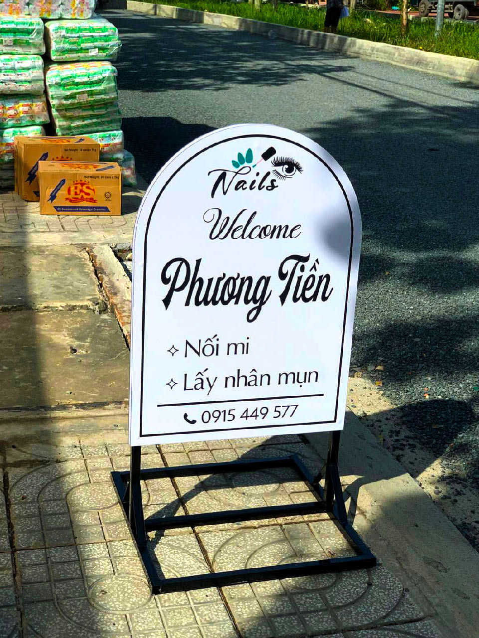 In standee quảng cáo – In đẹp, dựng nhanh Standee Khung Sat Dung 2 Mat Decal Can
