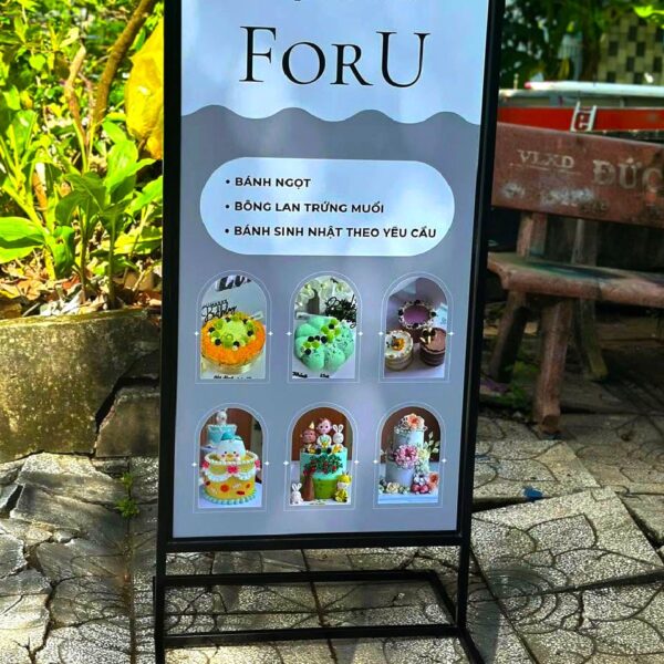 In standee quảng cáo – In đẹp, dựng nhanh Standee Khung Sat Dung 2 Mat Decal Can Formex05