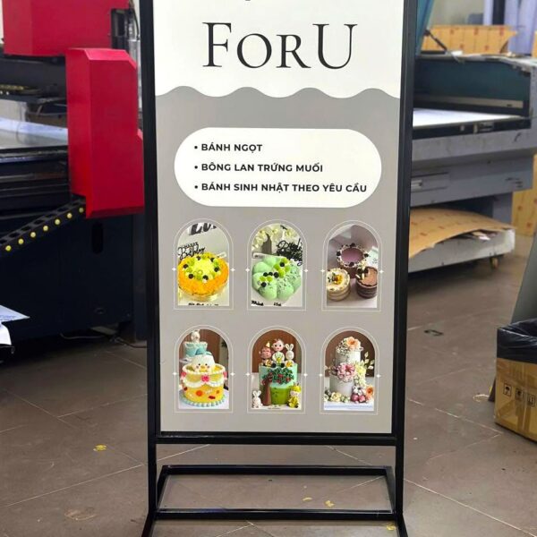 In standee quảng cáo – In đẹp, dựng nhanh Standee Khung Sat Dung 2 Mat Decal Can Formex06