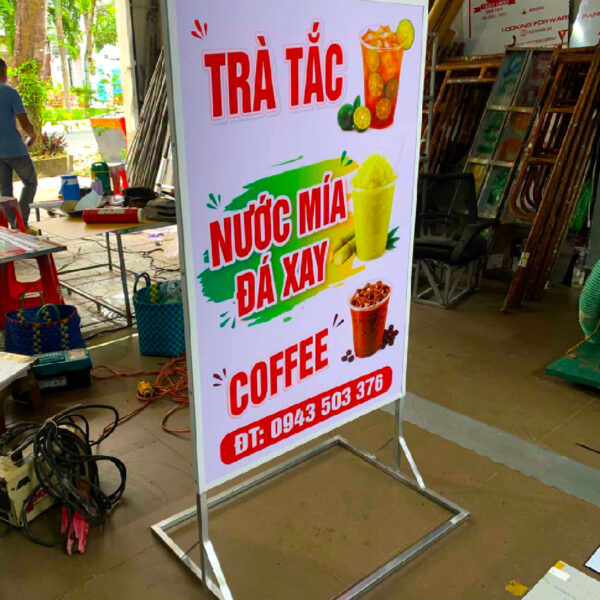 In standee quảng cáo – In đẹp, dựng nhanh Standee Khung Sat Dung 2 Mat Decal Can Formex08