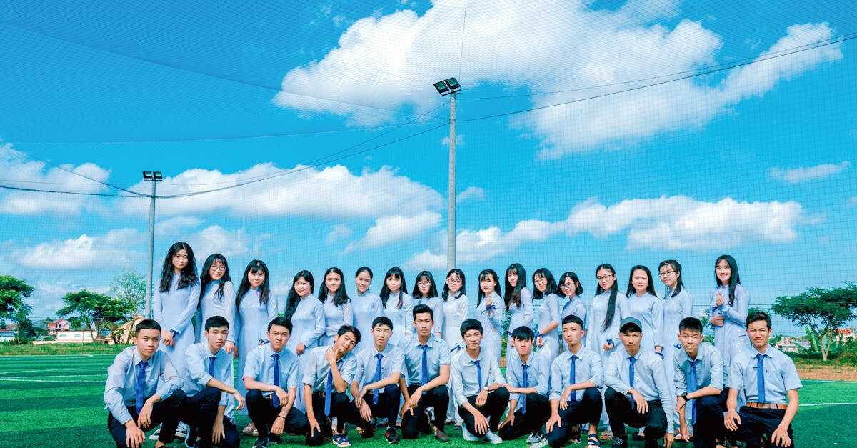 Kỷ Yếu: Lưu Giữ Khoảnh Khắc Tuổi Học Trò Vàng Son Xu Hướng Thiết Kế Kỷ Yếu Hiện Nay