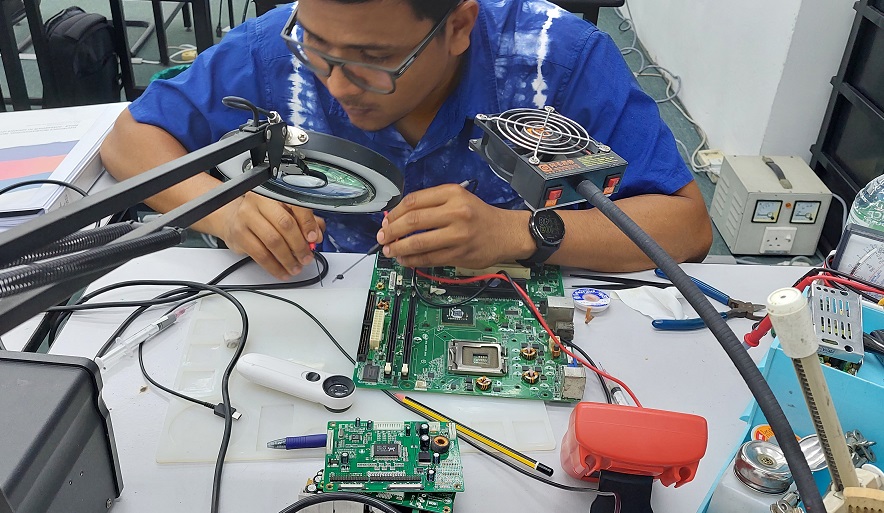 Sửa máy tính tại nhà Đội ngũ kỹ thuật viên sửa máy tính tại nhà chuyên nghiệp