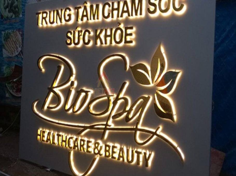 Bảng hiệu mica phát sáng: Giải pháp độc đáo cho quảng cáo về đêm Ưu và nhược điểm của bảng hiệu mica phát sáng