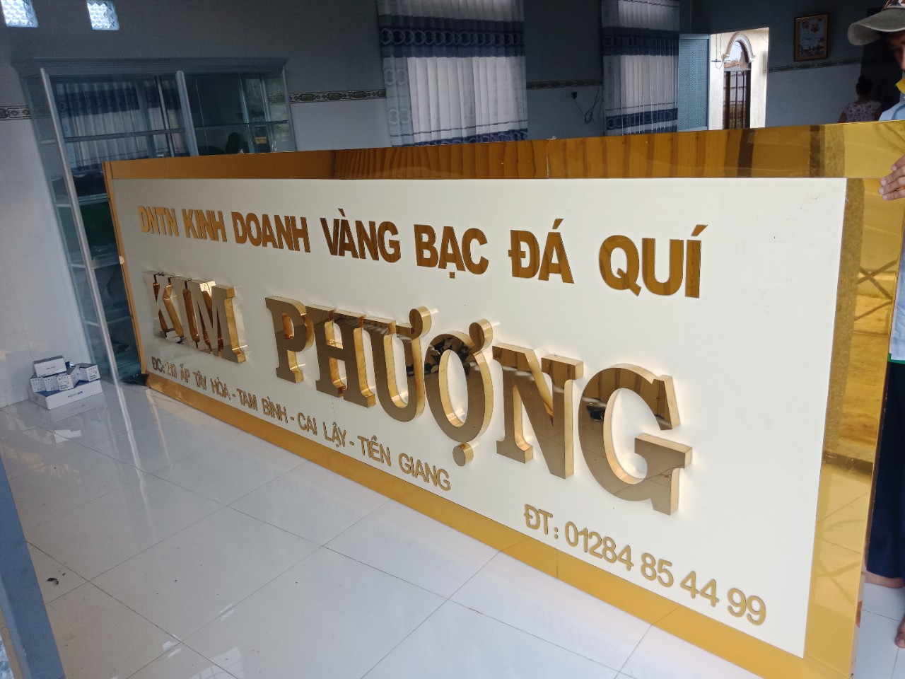 Biển Hiệu Quảng Cáo Biển hiệu quảng cáo chữ nổi mang đến vẻ đẹp sang trọng, đẳng cấp và chuyên nghiệp cho bất kỳ không gian nào