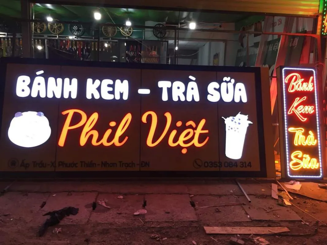Hộp Đèn Quảng Cáo: Lựa Chọn Hoàn Hảo Cho Quảng Cáo Hiệu Quả Hộp đèn quảng cáo là một hình thức quảng cáo ngoài trời sử dụng hệ thống đèn chiếu sáng bên trong để làm nổi bật nội dung quảng cáo trên bề mặt