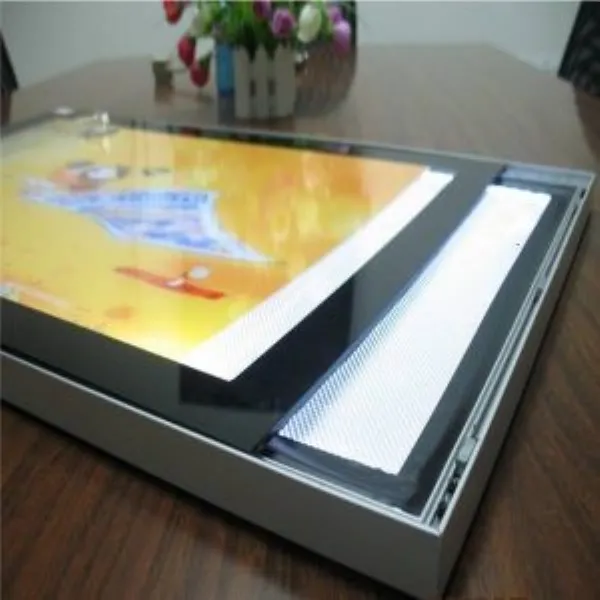giá thành hộp đèn siêu mỏng nắp hít