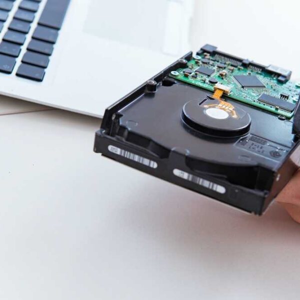 Cứu Dữ Liệu, khôi phục dữ liệu Tại Sao Bạn Cần Dịch Vụ Khôi Phục Dữ Liệu Ổ Cứng Chuyên Nghiệp