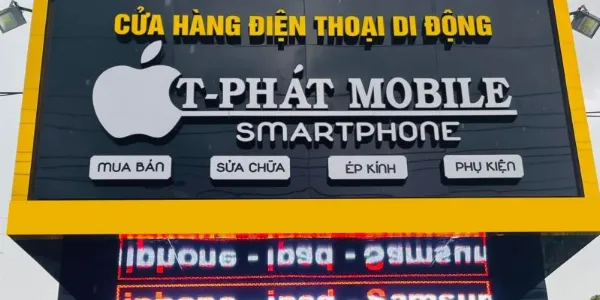   Biển quảng cáo cửa hàng điện thoại với màu sắc nổi bật