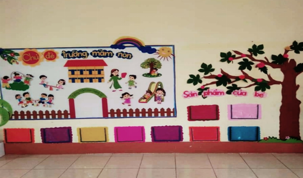 Tranh tô màu hoa mai đơn giản cho bé mầm non, với nét vẽ rõ ràng, dễ tô, hình ảnh một vài bông hoa mai.