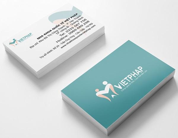 Card visit đơn giản với logo thương hiệu nổi bật, màu sắc hài hòa, tăng khả năng nhận diện.