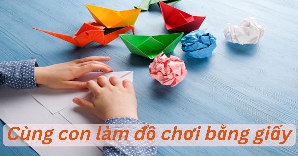 Gấp cạnh bên phải sang trái và nhét vào giữa các lớp giấy bên trái để tạo hình cán kiếm origami