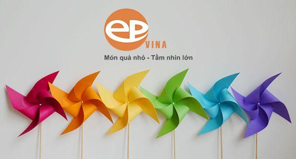 Gấp ngược phần giấy và nhét đầu mút giấy vào túi giấy để hoàn thiện boomerang.