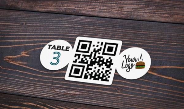 Menu trà sữa tương tác với mã QR code cho phép khách hàng xem menu trực tuyến.