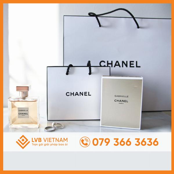 Túi giấy đựng nước hoa tăng giá trị sản phẩm