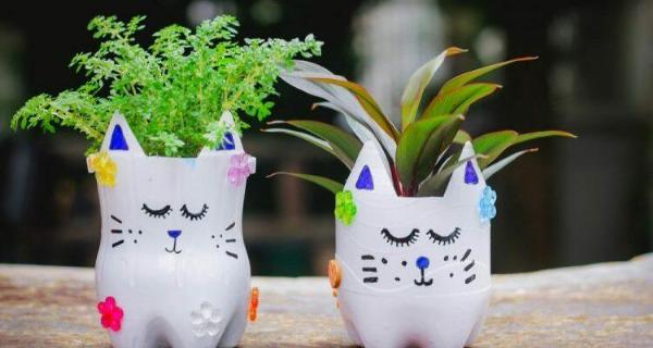 Cắt chai nhựa tạo hình giá đỡ điện thoại
