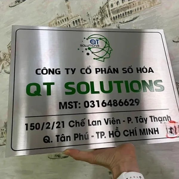 Bảng Tên Công Ty – Thiết Kế Sắc Nét Bảng tên công ty mica là lựa chọn phổ biến nhất hiện nay nhờ tính thẩm mỹ cao và giá thành hợp lý.