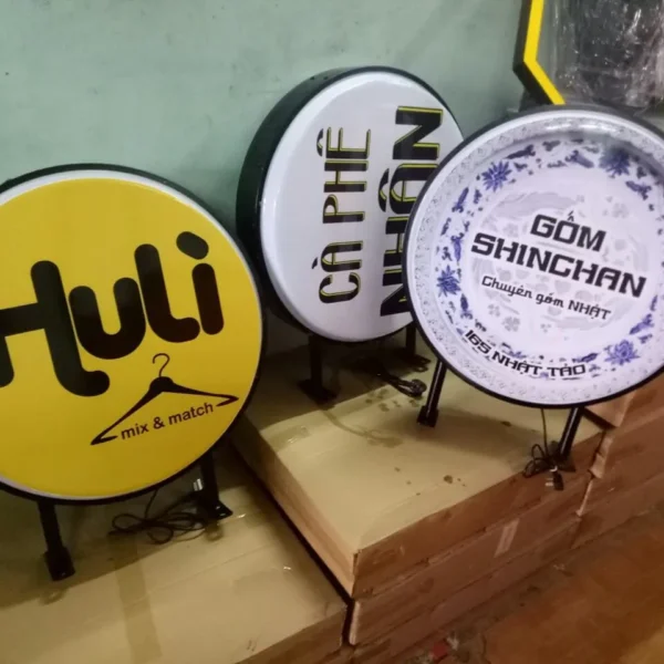 Hộp đèn mica hút nổi