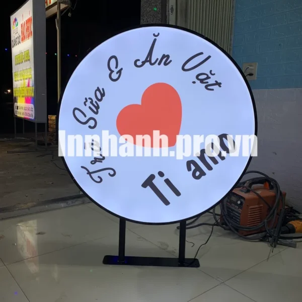 Hộp Đèn Quảng Cáo Treo Tường Các mẫu hộp đèn quảng cáo đẹp, độc đáo tại In Nhanh Pro