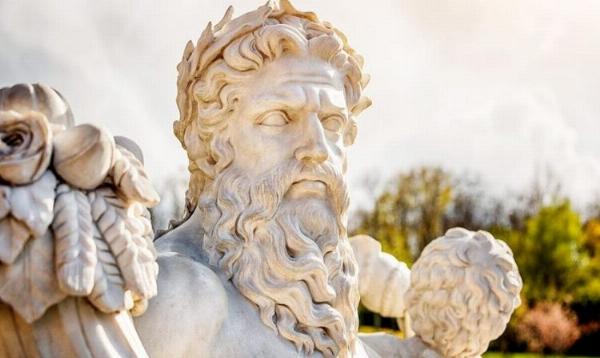 Tranh tô màu thần Zeus với quyền năng tối cao, sấm sét trên tay, ngự trị đỉnh Olympus.