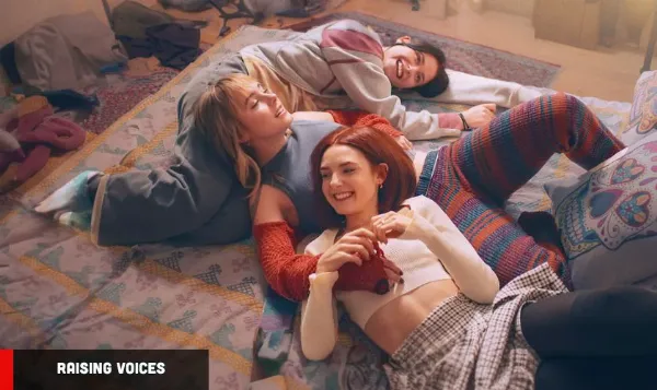 Nicole Wallace trong vai Alma trong bộ phim Raising Voices (2024)