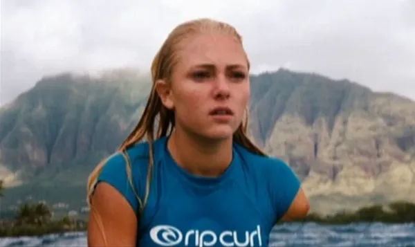 Các phim và chương trình truyền hình có sự tham gia của Annasophia Robb AnnaSophia Robb trong vai Bethany Hamilton lướt sóng trong phim Soul Surfer 2011