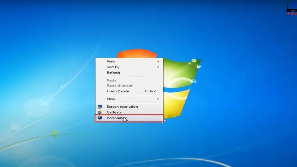 Cách khắc phục màn hình laptop bị thu nhỏ 2 bên đen đơn giản Bước 1: Chọn 'Personalize' từ menu chuột phải trên màn hình desktop Windows 7/8.