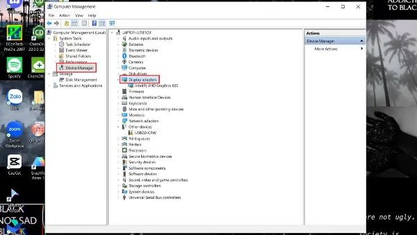Cách khắc phục màn hình laptop bị thu nhỏ 2 bên đen đơn giản Bước 2: Mở rộng mục 'Display Adapters' trong Device Manager để xem card đồ họa.