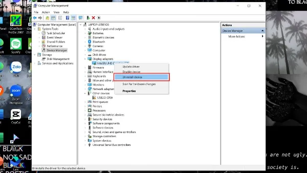 Cách khắc phục màn hình laptop bị thu nhỏ 2 bên đen đơn giản Bước 3: Chọn 'Uninstall device' để gỡ cài đặt driver card màn hình hiện tại.