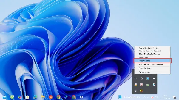 Cài đặt Bluetooth trên laptop Windows, đảm bảo Bluetooth đã bật để kết nối và chuyển ảnh từ điện thoại.