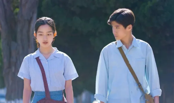 Cảnh Đặng Ân Hy vai Viên Chi Nam thời niên thiếu trong phim Lá Thư Cuối Cùng (2018)