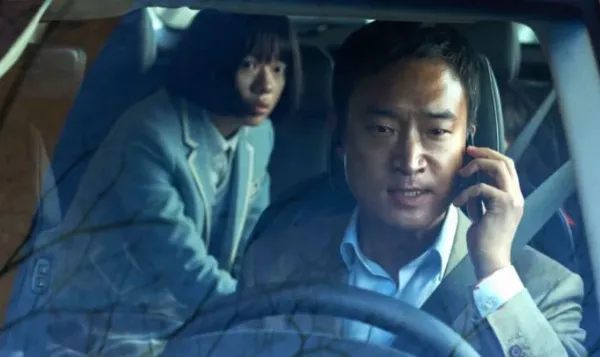 Cảnh phim căng thẳng của Lee Jae In trong Cú Đánh Chí Mạng Hard Hit