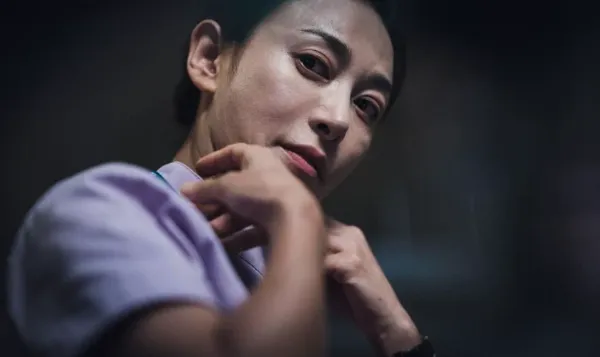 Diễn xuất ám ảnh của Jang Young Nam trong vai mẹ Moon-young ở Điên Thì Có Sao