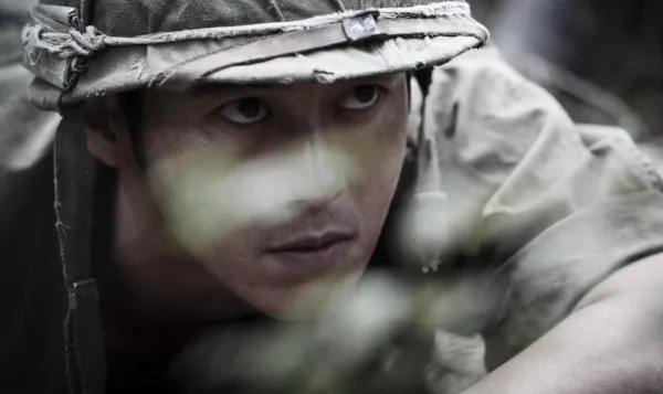 Go Soo trong vai sĩ quan quân đội phim chiến tranh "Mặt Trận" (The Front Line) 2011