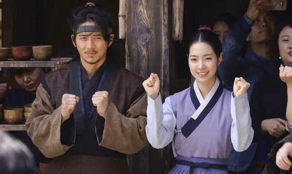 Go Soo trong vai Yoon Tae-won phim cổ trang "Hoa Trong Ngục" (The Flower In Prison) 2016