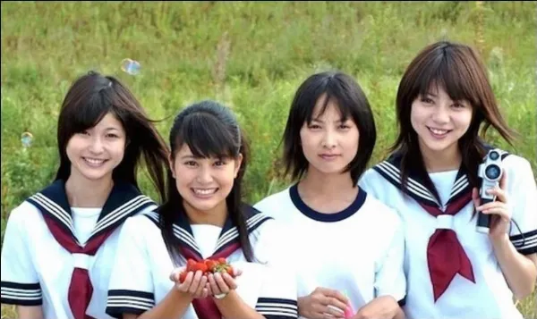 Hai nữ diễn viên chính trong phim tâm lý Strawberry Fields có Haga Yuria
