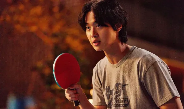 Jang Dong-yoon trong vai Yoo Chan mắc chứng rối loạn hoảng sợ trong phim Chút Nắng Ấm Mỗi Ngày