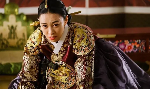 Jang Young Nam trong vai phu nhân Eunuch Jo mưu mô ở Quân Vương Giương Giả Mạo