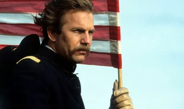 Kevin Costner trong vai sĩ quan John Dunbar phim 'Khiêu Vũ Với Bầy Sói'