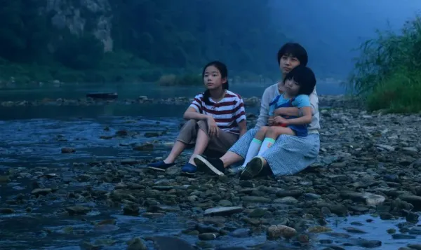 Lee Jae In trong phim ngắn Tombstone Refugee diễn tả nỗi đau mất mát