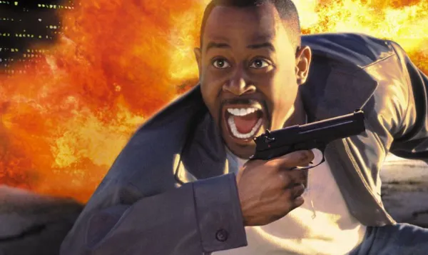Martin Lawrence trong vai Miles Logan cải trang cảnh sát trong phim Kẻ Trộm Kim Cương (Blue Streak 1999)
