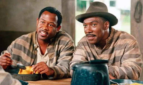 Martin Lawrence và Eddie Murphy trong phim Life (1999), kể về hai người tù oan