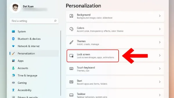 Cách đổi màn hình khóa laptop Windows 10, 11 nhanh, cực dễ Menu ngữ cảnh trên desktop, chọn 'Personalize' để vào cài đặt cá nhân hóa