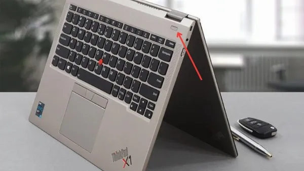Nút nguồn laptop Lenovo ở đâu? Cách mở laptop không cần nút nguồn Nút nguồn laptop Lenovo được đặt riêng biệt phía trên khu vực bàn phím.