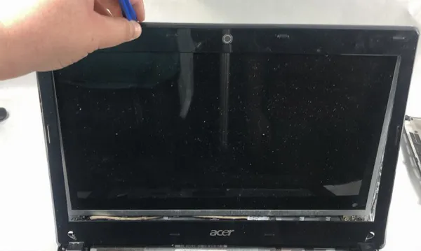 Quy trình thay thế màn hình cho laptop Acer