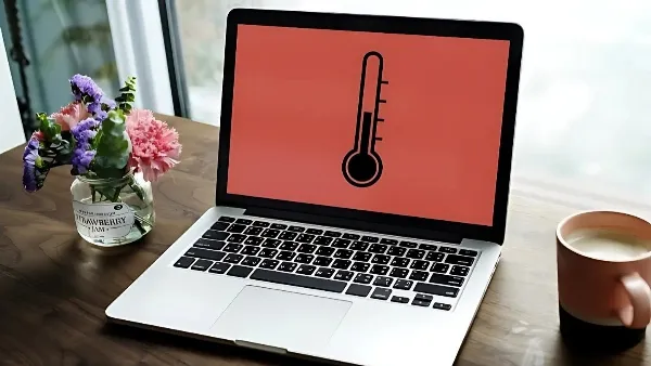 Sử dụng laptop trong môi trường nhiệt độ cao hoặc dưới ánh nắng trực tiếp khiến máy dễ bị nóng
