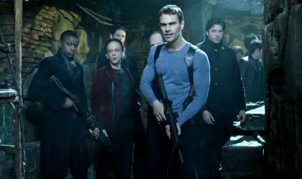 Theo James trong vai David trong phim Thế Giới Ngầm: Trỗi Dậy (Underworld: Awakening)