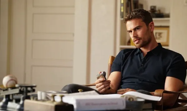 Theo James trong vai kẻ lừa đảo chuyên nghiệp trong phim Dối Trá Và Trộm Cắp (Lying And Stealing)