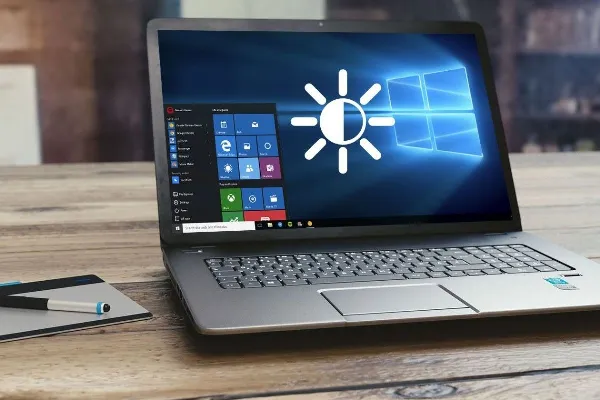 Thực hiện hiệu chỉnh màn hình trong điều kiện ánh sáng tự nhiên dịu nhẹ