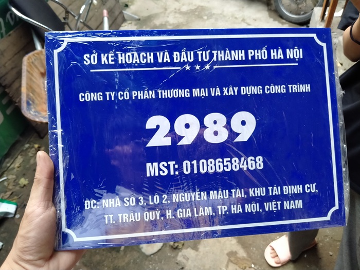 Làm Bảng Hiệu Công Ty bien cong ty mica 1